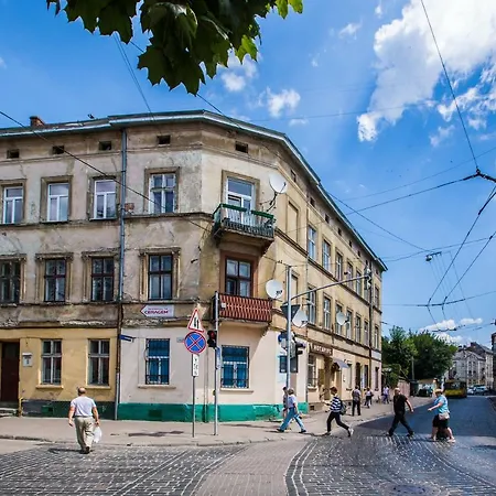 1 возле ж/д вокзала, 15 минут от центра Apartamento *