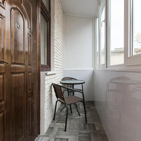 1 возле ж/д вокзала, 15 минут от центра 리비프