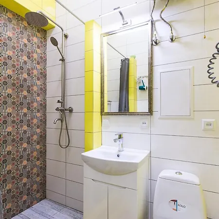 1 возле ж/д вокзала, 15 минут от центра