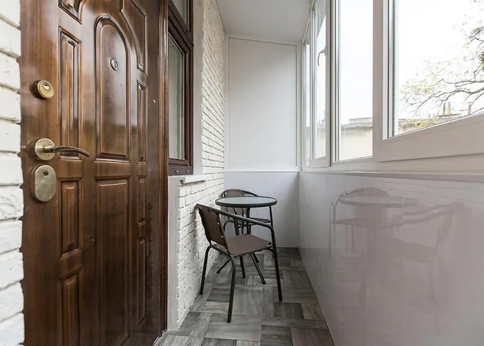 1 возле ж/д вокзала, 15 минут от центра Lviv