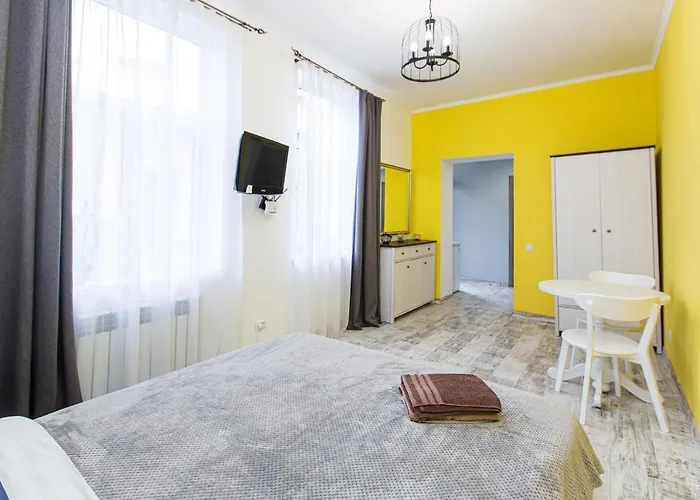 1 возле ж/д вокзала, 15 минут от центра Apartment Lviv