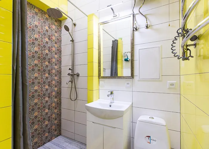 1 возле ж/д вокзала, 15 минут от центра